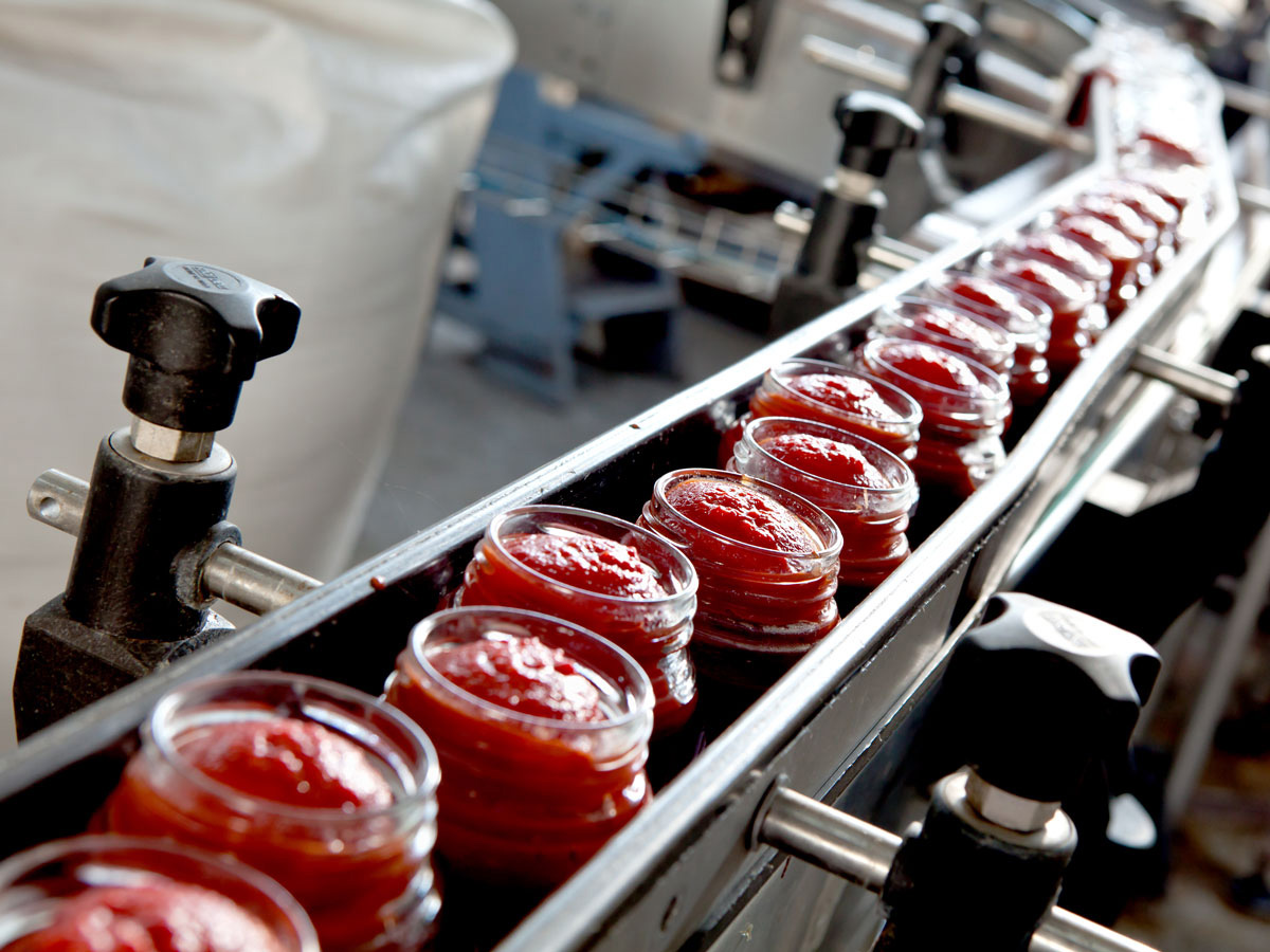 Magnets prevent metal parts in sauces industrial production plant | Goudsmit Magnetics