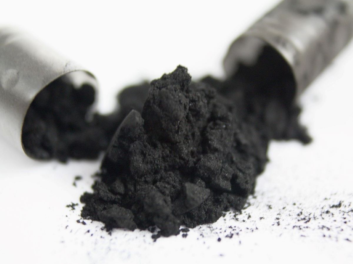 Magnets remove metal parts in carbon black powder for batteries | Goudsmit Magnetics