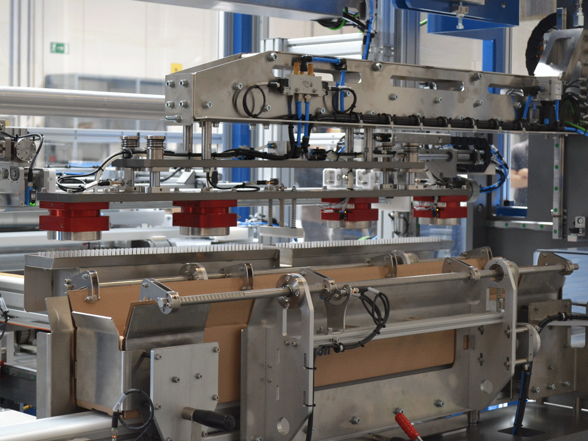 Gantry with magnetic grippers for handling and packing steel profiles | Goudsmit Magnetics