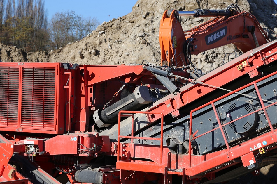 Overband magnetic separator for rubble recycling | Goudsmit Magnetics 